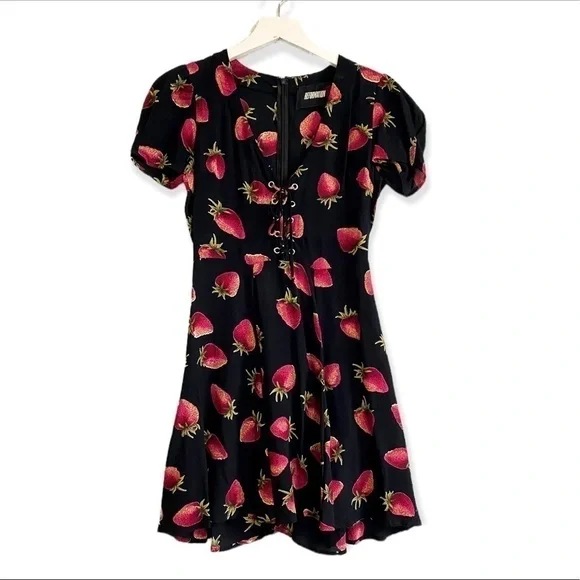 Reformation Koa mini dress, strawberry, size 2P - Picture 2 of 15